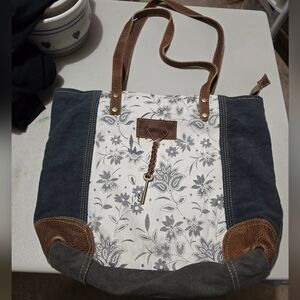 NWOT Myra Unique Key Tote
